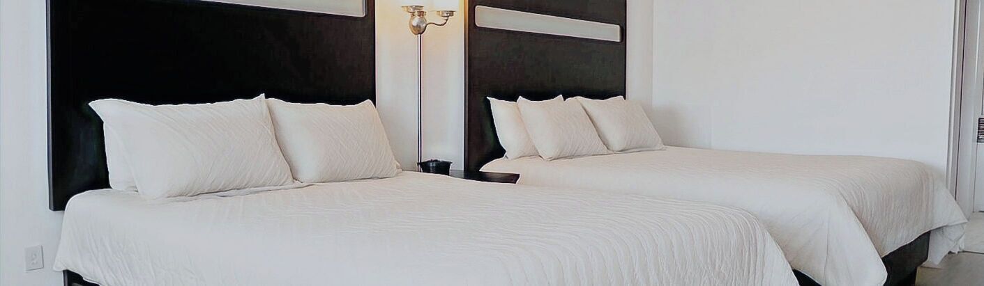 Chambre Standard, 2 grands lits, non-fumeurs | Bureau, fer et planche à repasser, Wi-Fi gratuit, draps fournis