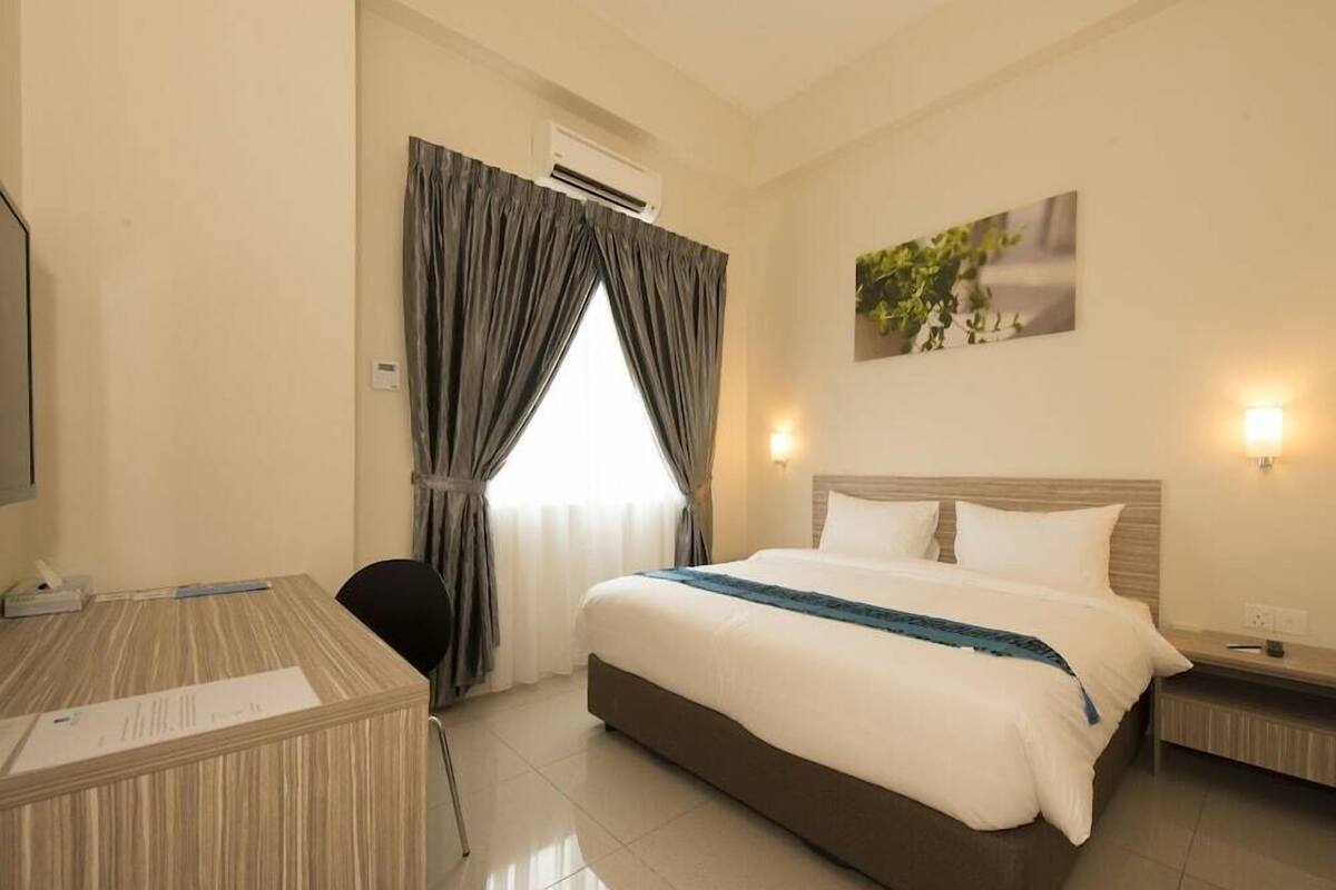 Desk, free WiFi, bed sheets