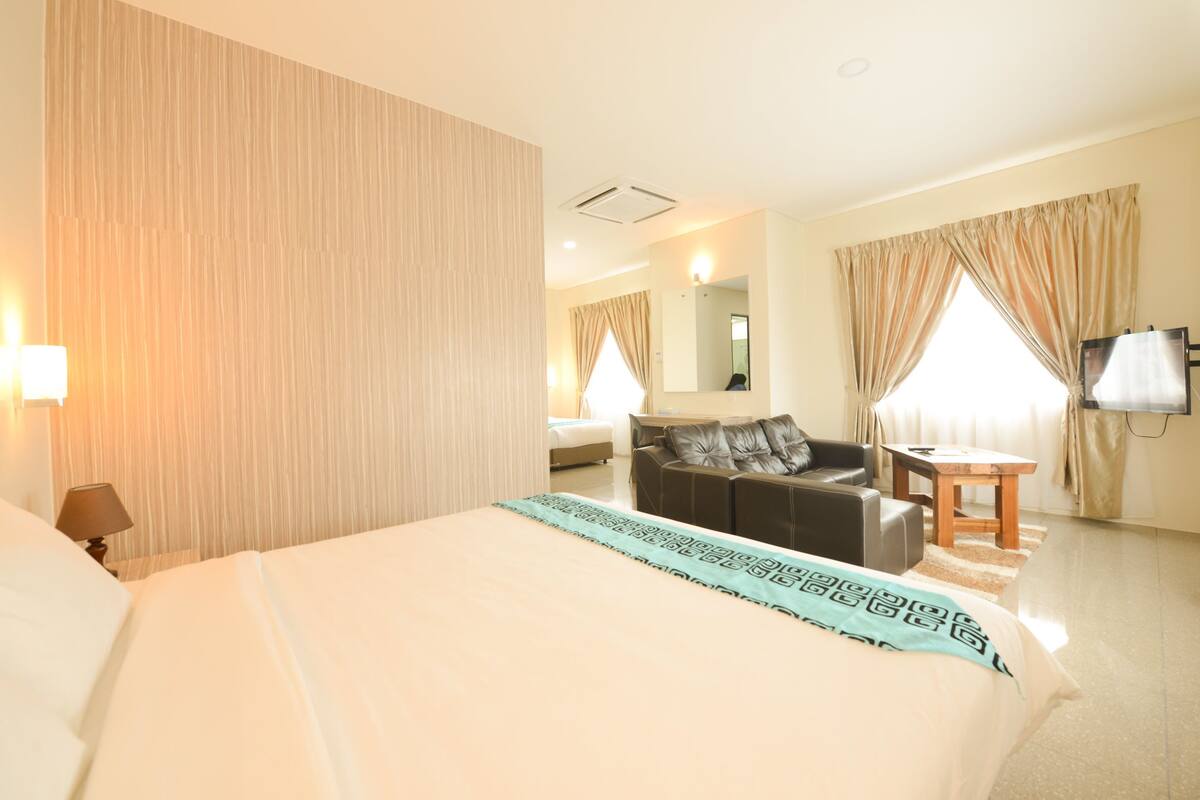 deluxe family | desk, free wifi, bed sheets
