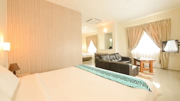 Quarto família | Escrivaninha, Wi-Fi de cortesia, roupa de cama