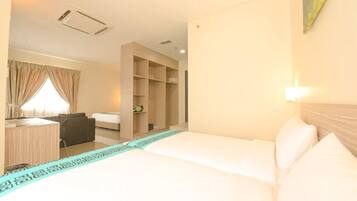 Deluxe Family | Desk, free WiFi, bed sheets