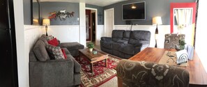 Premier Condo, 2 Bedrooms, Kitchen, Ocean View | Living area