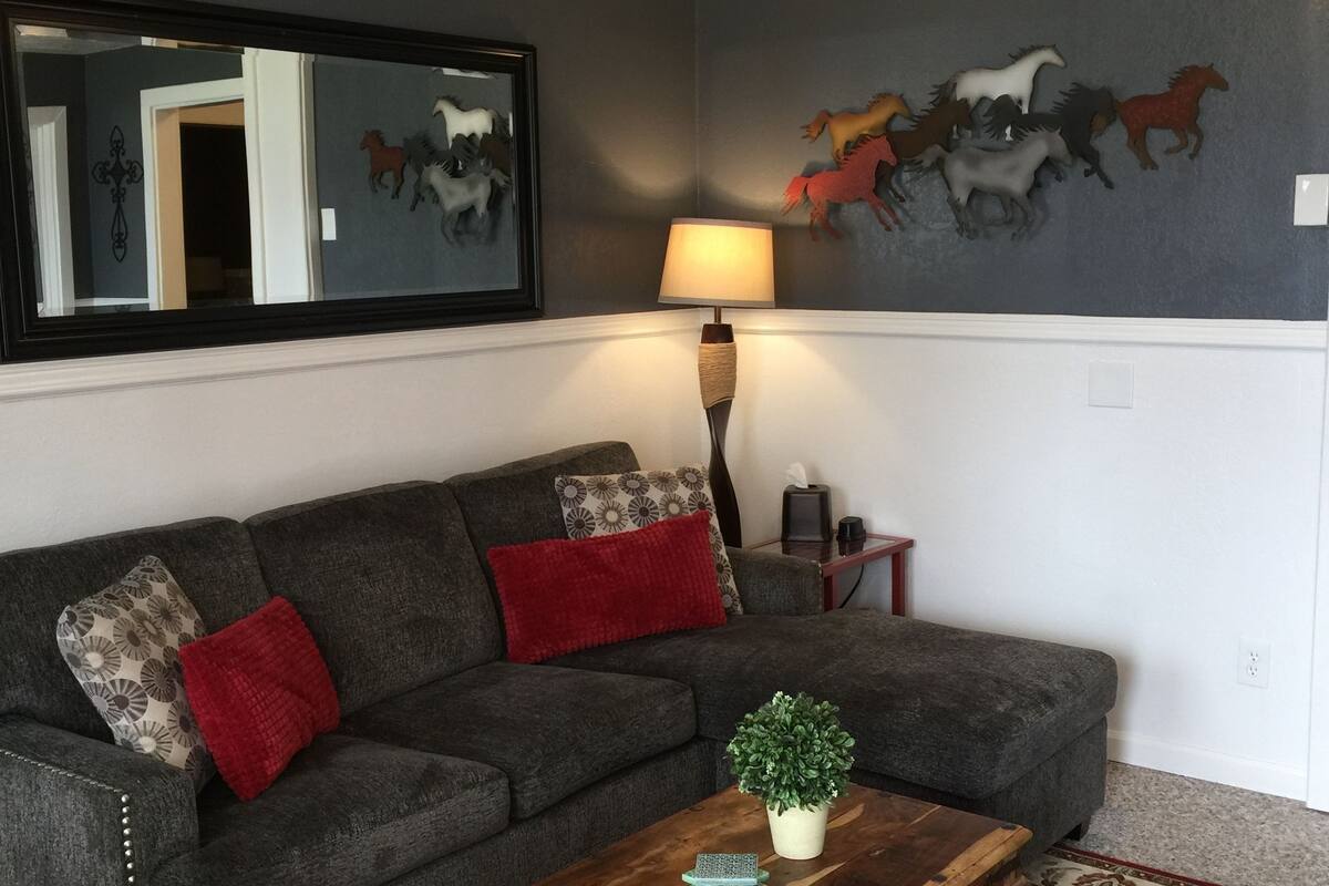 premier condo, 2 bedrooms, kitchen, ocean view | living room | flat-screen tv