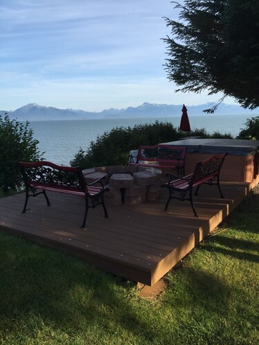 White House Inn on the Waterfront