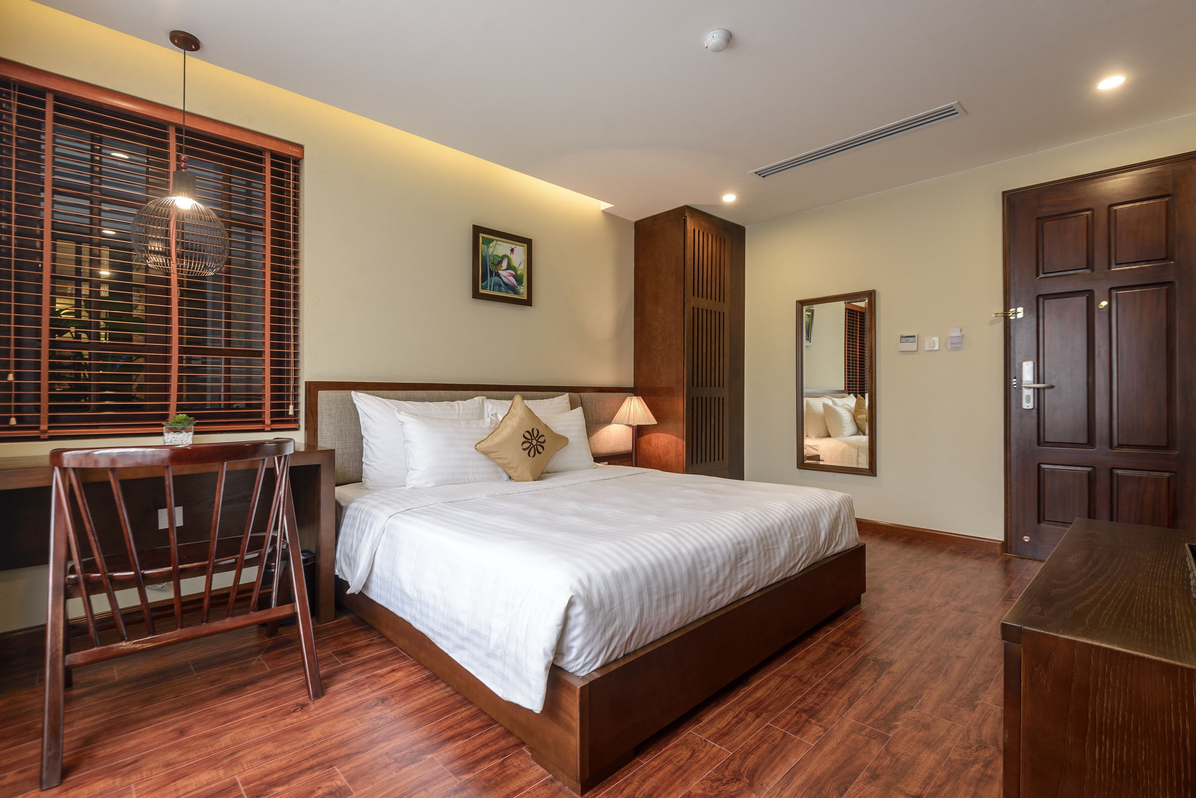 Minibar, in-room safe, desk, soundproofing