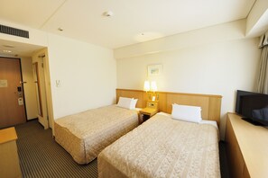 Escritorio, espacio para trabajar con laptop y cortinas blackout 