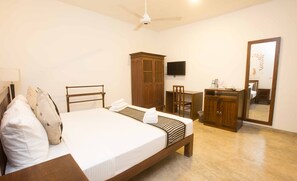 Premium bedding, in-room safe, desk, soundproofing - Jaffna Heritage Villa (Jaffna)