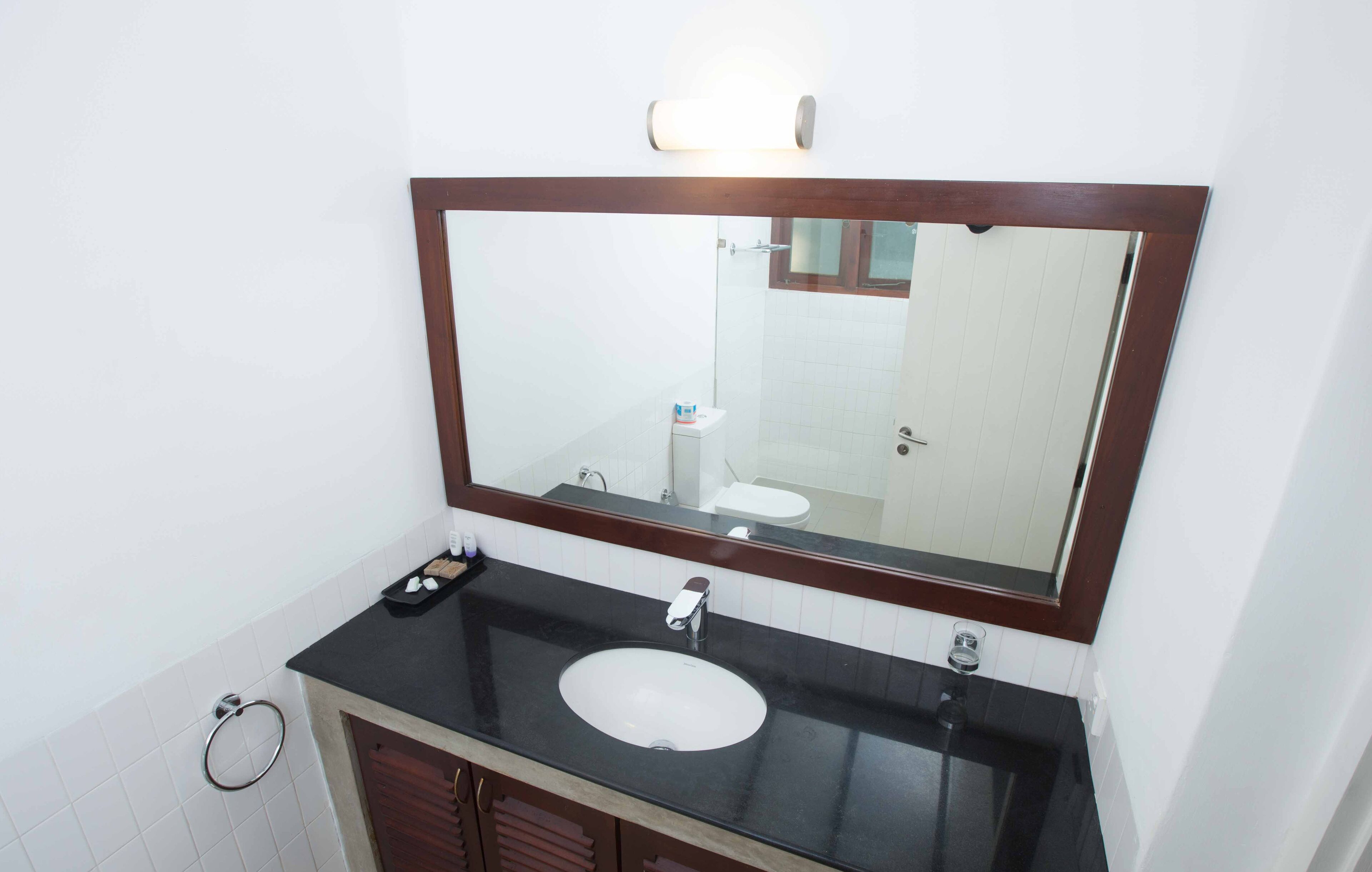 Shower, free toiletries, hair dryer, bidet