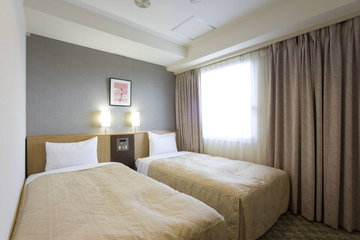 Desk, blackout drapes, WiFi (free), bed sheets
