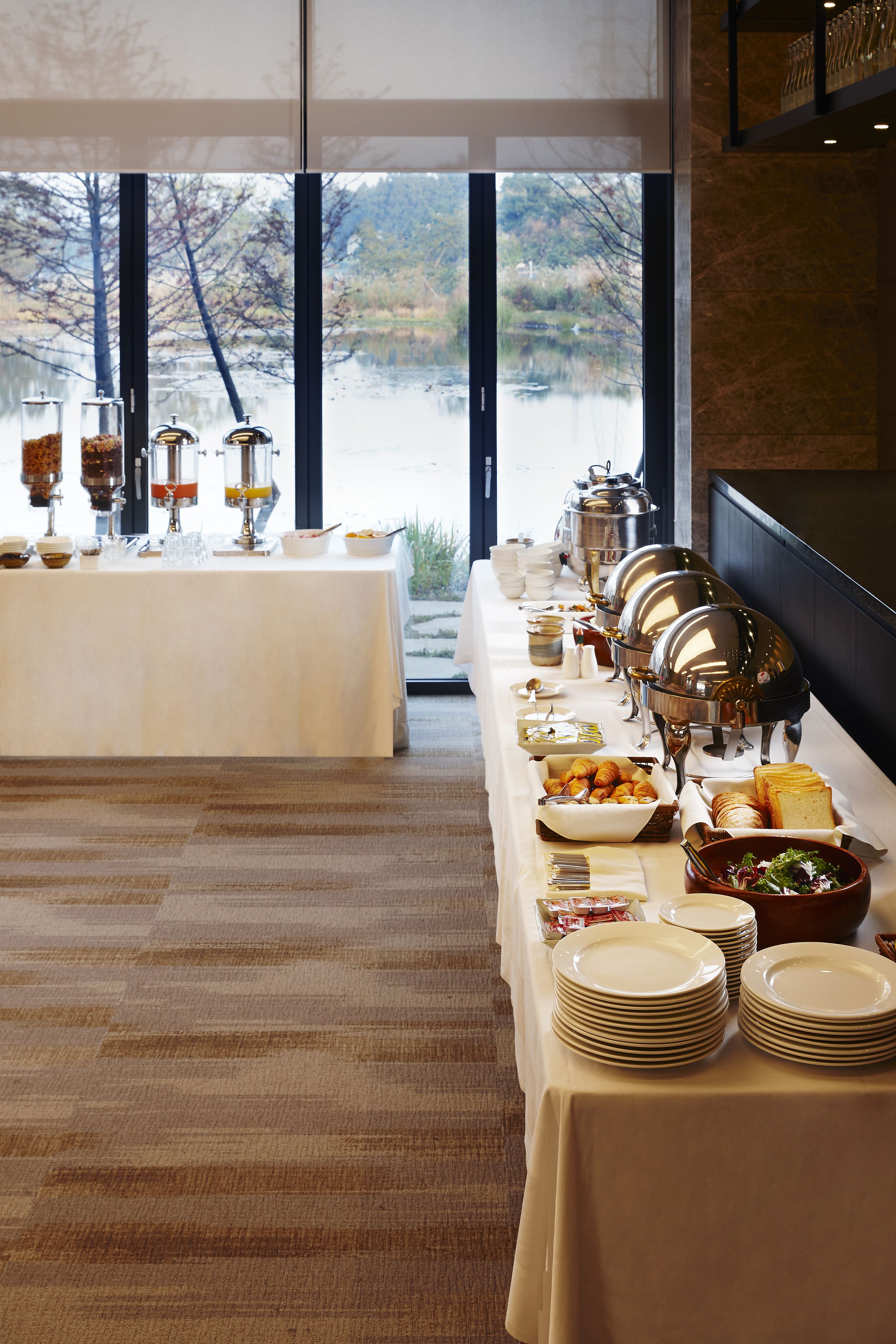 daily buffet breakfast (krw 40000 per person)