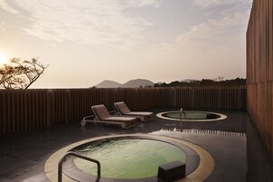 Bañera de hidromasaje exterior