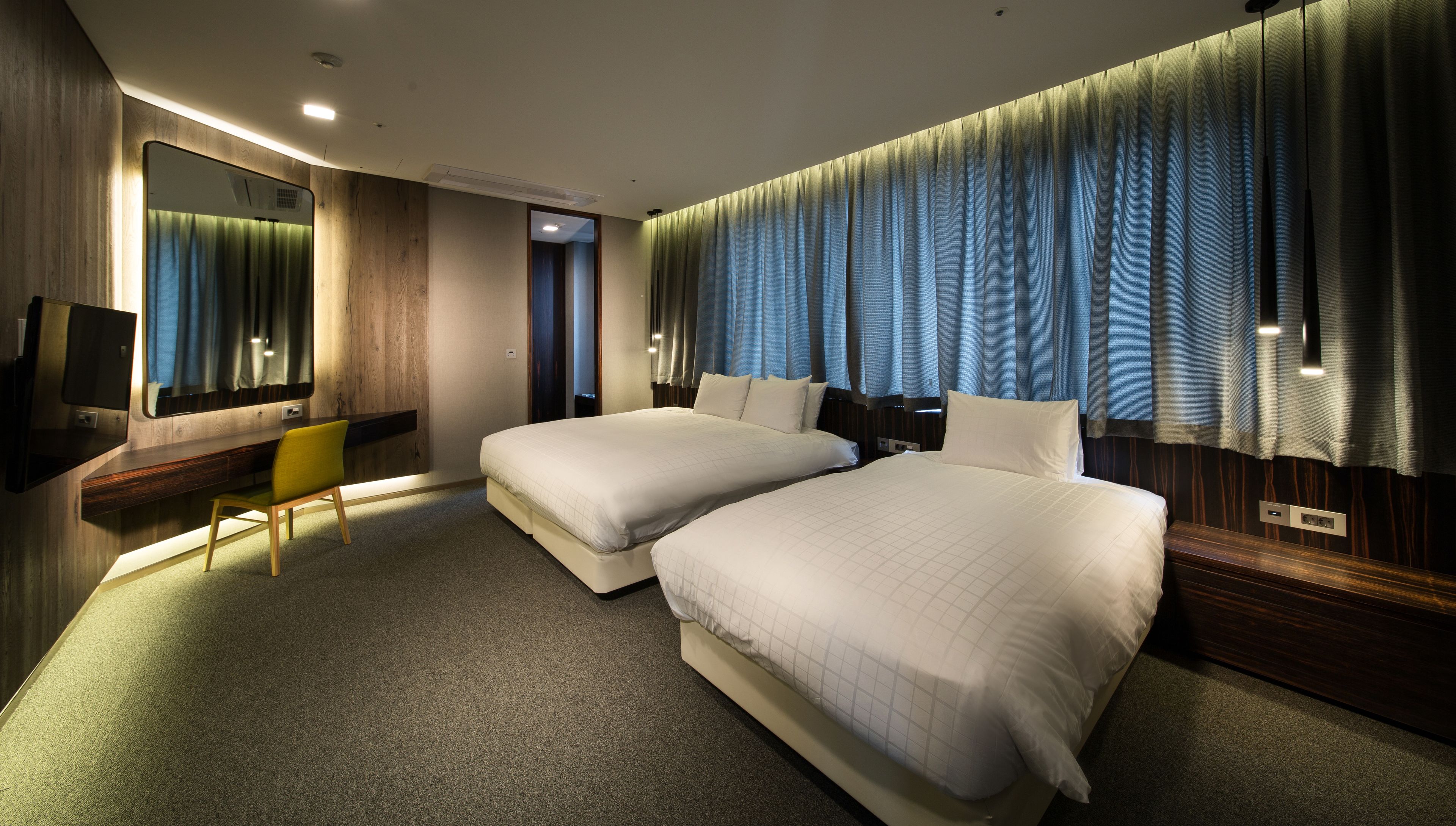 suite (b) | 1 bedroom, premium bedding, down duvets, free minibar