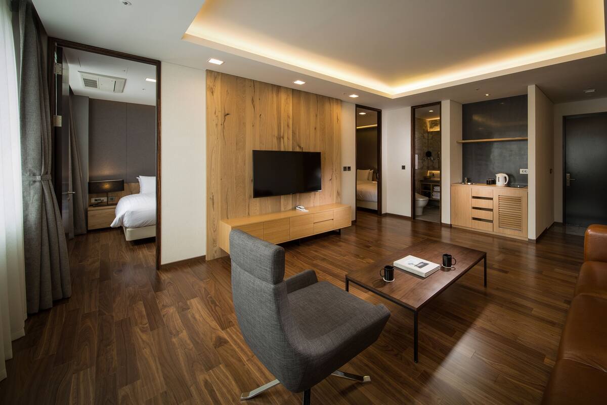 Family Suite (Mountain View)+Aragonite Hot Springs&Free swimming pool for 4 pax, Free fitness | 客厅 | 50-英寸液晶电视（配备有线频道）、电视、收费电影