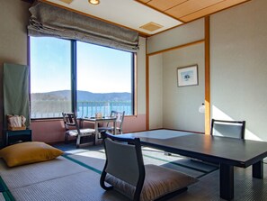 传统客房, 山景 (Japanese-Style, 20sqm) | 客房内保险箱、办公桌、熨斗/熨板