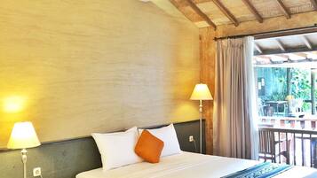 Suite | Premium-sengetøj, minibar, skrivebord, mørklægningsgardiner