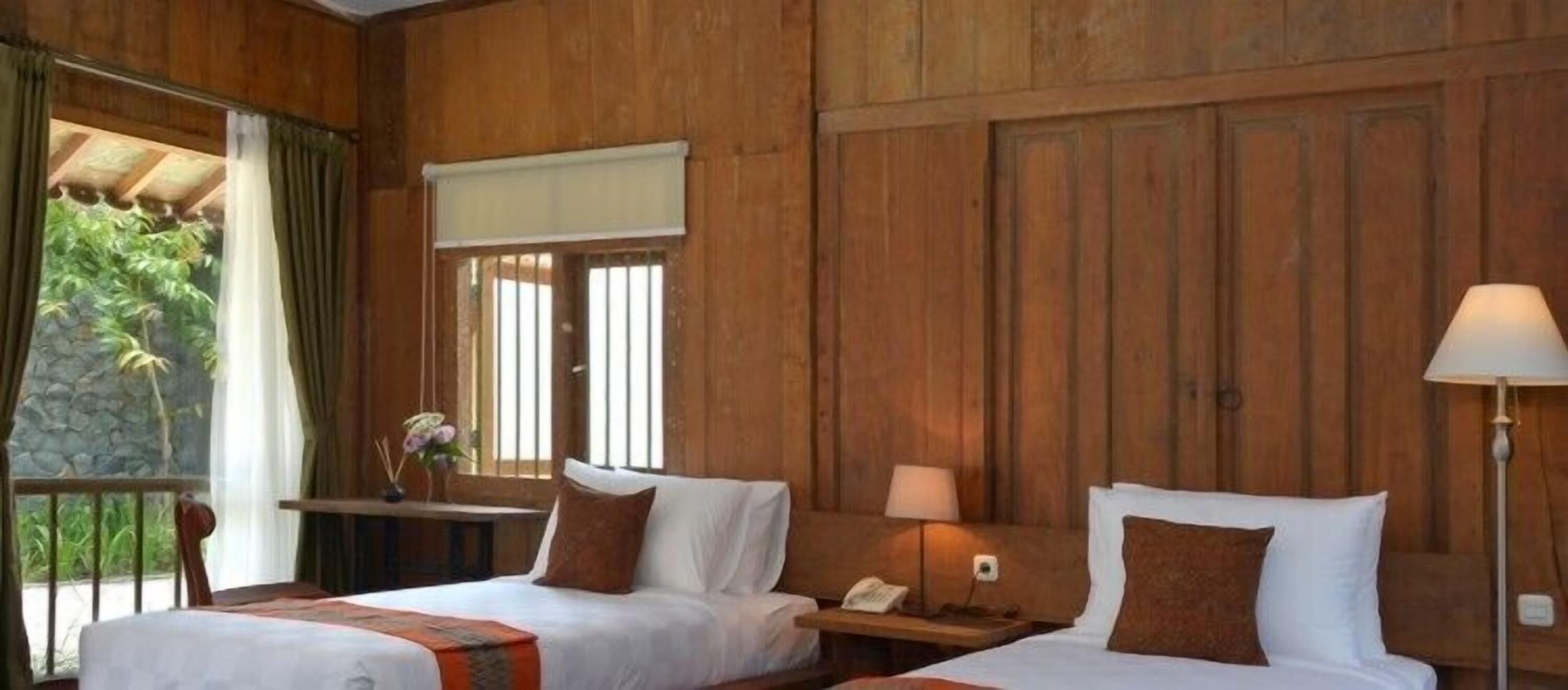 Premium bedding, minibar, desk, blackout curtains