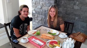Se ofrece un desayuno a la carta todos los días (por un coste adicional)