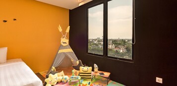 Desk, blackout curtains, free WiFi, bed sheets