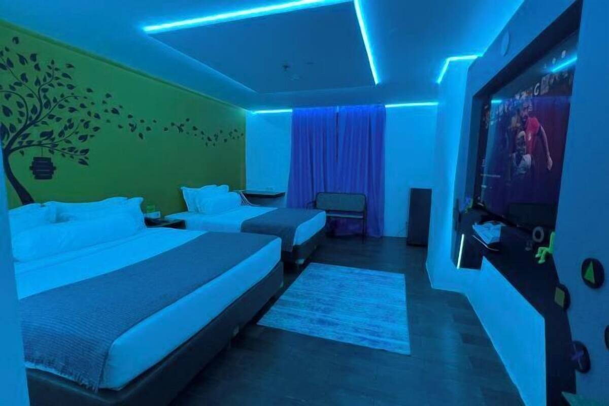 Desk, blackout drapes, free WiFi, bed sheets