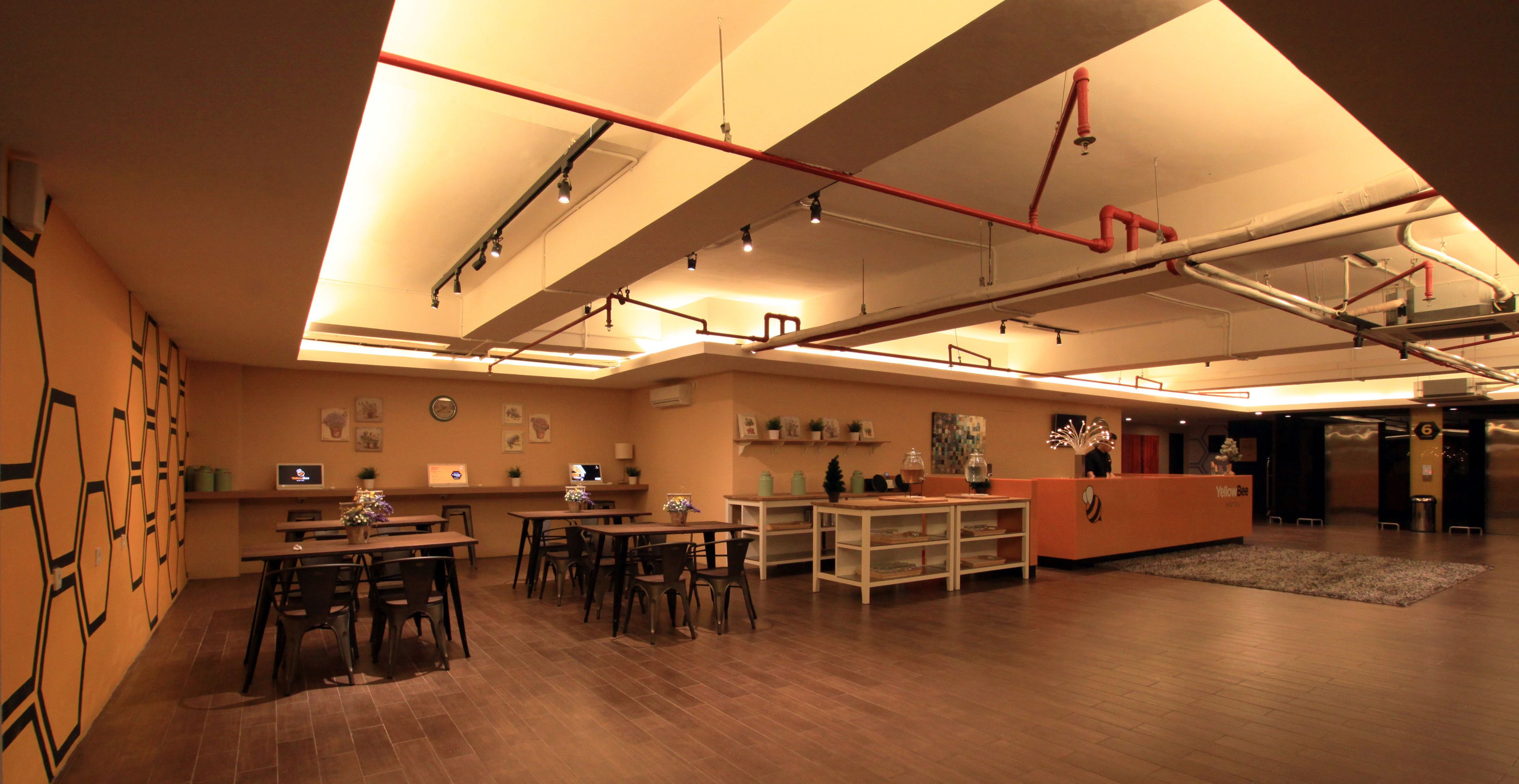 Photo - Yellow Bee Tangerang