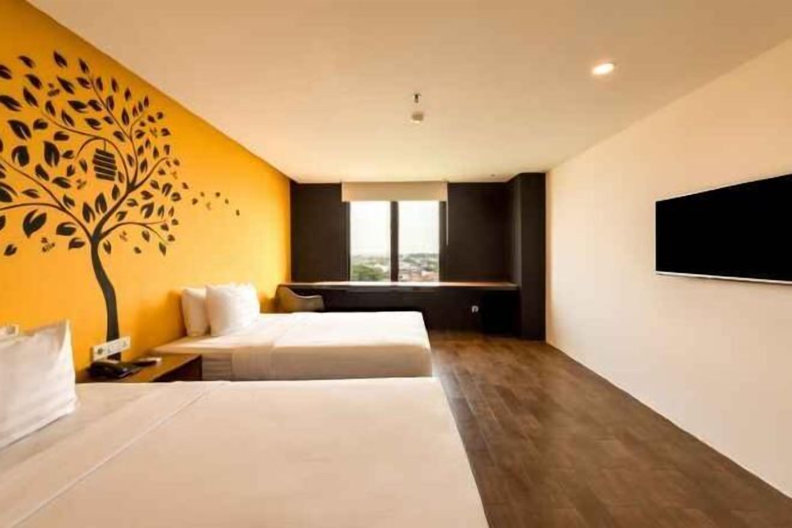 Escritorio, cortinas blackout, wifi gratis y ropa de cama 