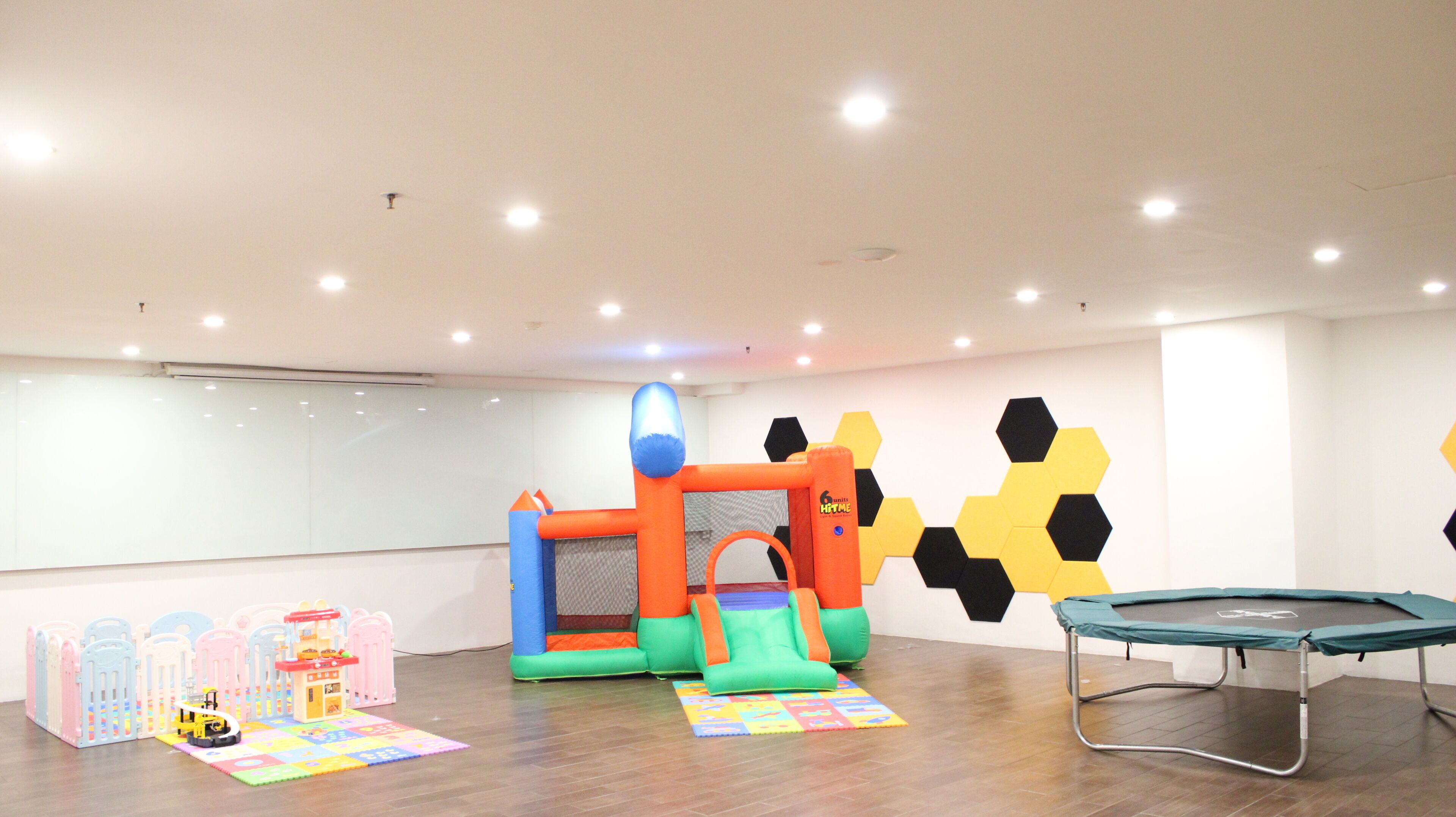 Photo - Yellow Bee Tangerang