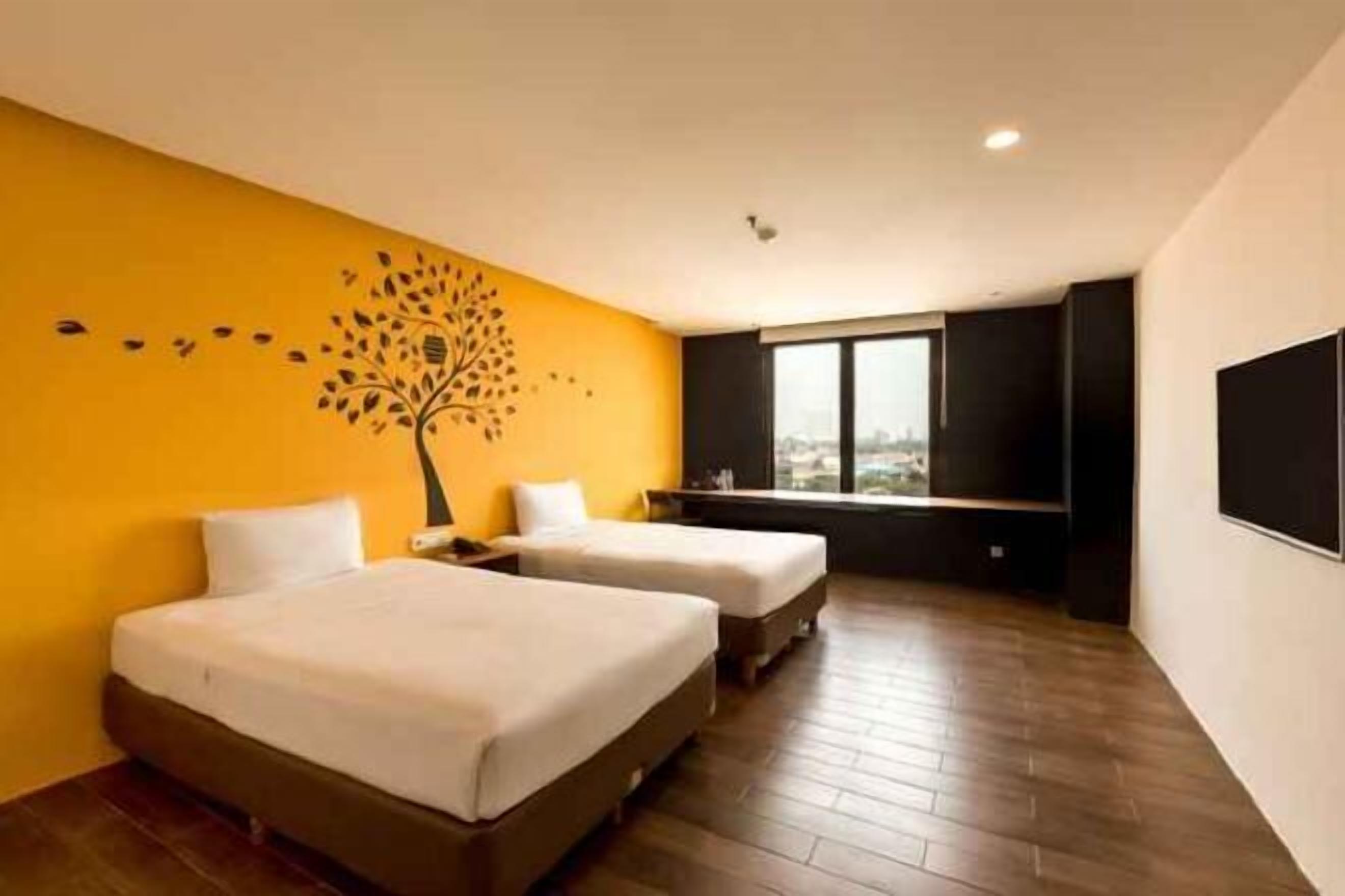 Escritorio, cortinas blackout, wifi gratis y ropa de cama 