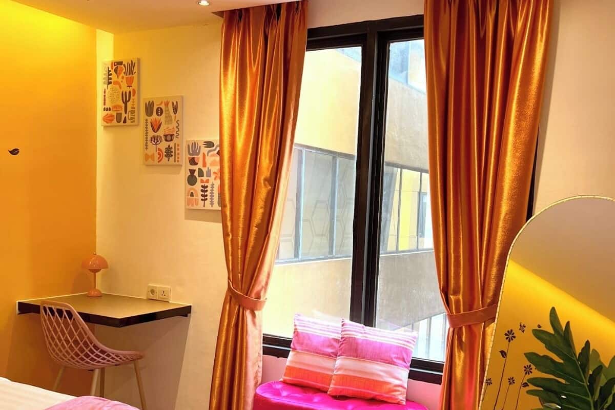 Girl Room | Desk, blackout drapes, free WiFi, bed sheets