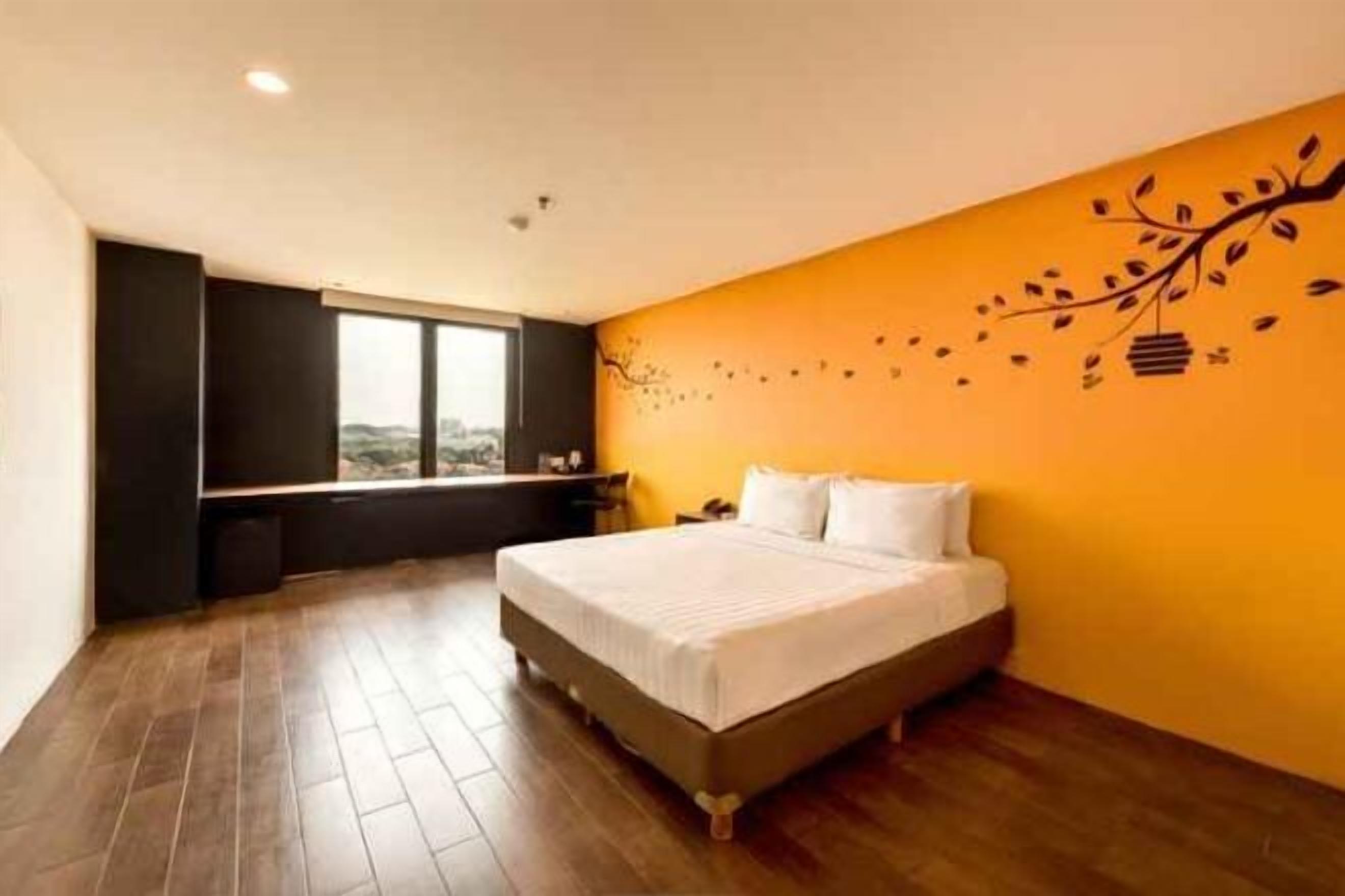 Escritorio, cortinas blackout, wifi gratis y ropa de cama 