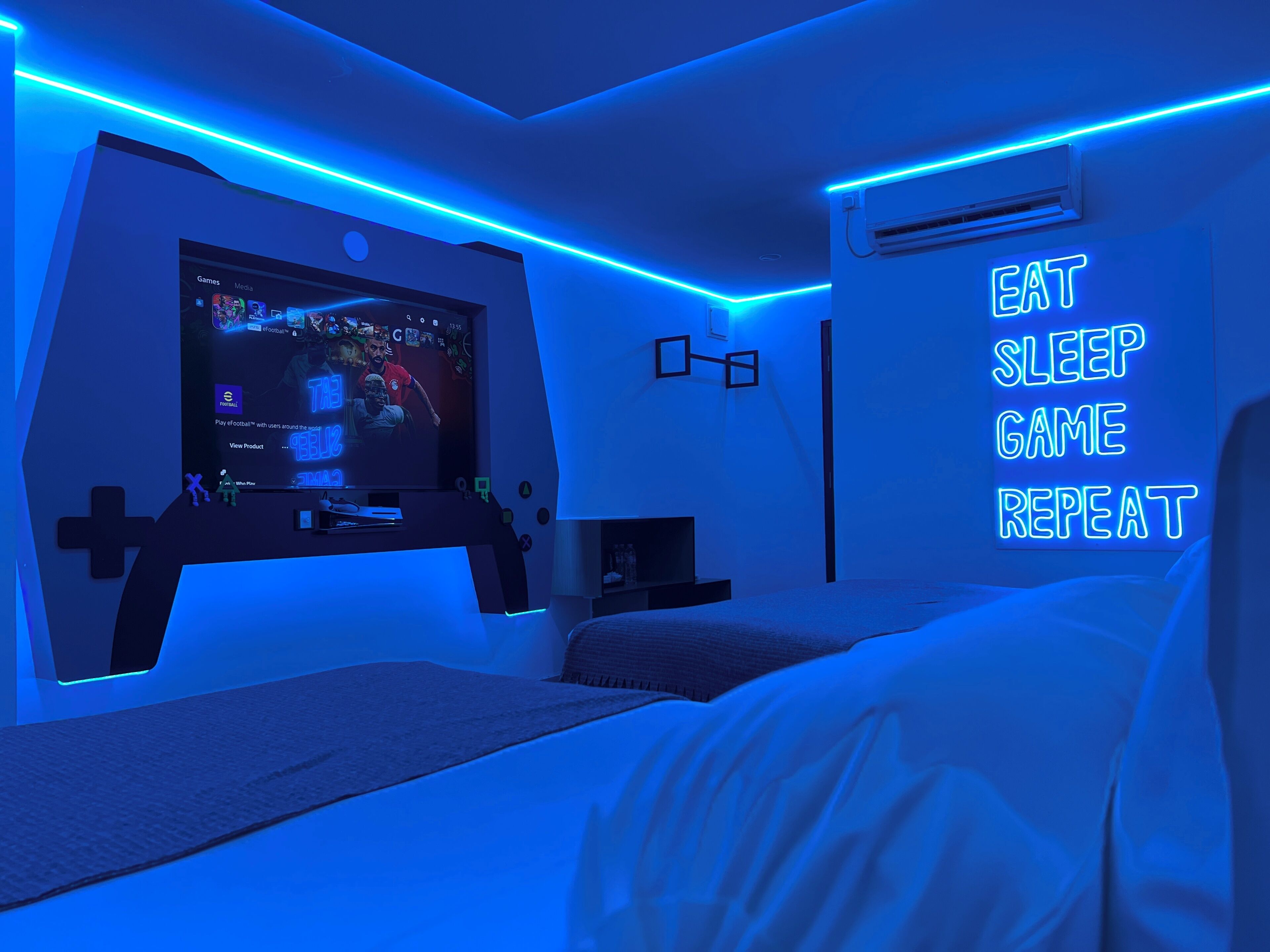 Family Game Room with PS5 | Desk, blackout drapes, free WiFi, bed sheets