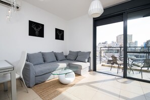 1 bedroom, premium bedding, in-room safe, iron/ironing board - Trio Tel-aviv (Tel Aviv)