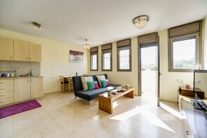 Apartment, 2 Schlafzimmer, Balkon (Dizengoff street. 238) | 1 Schlafzimmer, hochwertige Bettwaren, Zimmersafe, Bügeleisen/Bügelbrett