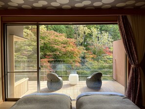 Comfort-Zimmer, 1 Schlafzimmer, Terrasse, Bergblick | Daunenbettdecken, Zimmersafe, Bügeleisen/Bügelbrett, Bettwäsche