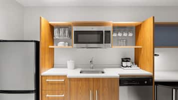 Full-sized fridge, microwave, dishwasher, coffee/tea maker