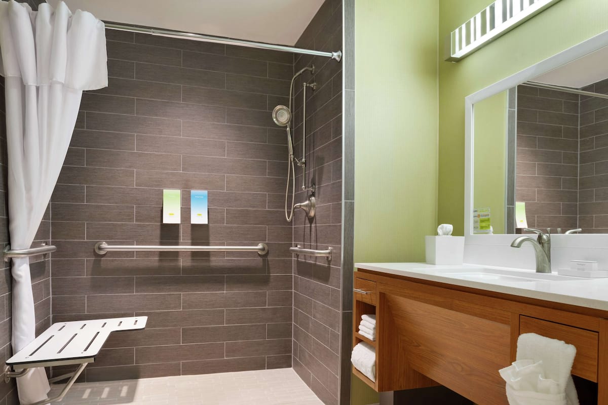 studio, 2 queen beds, accessible (roll-in shower) | bathroom shower