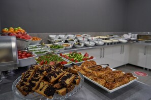 Daily buffet breakfast (EUR 15 per person) - Arus Hotel (Eskisehir)