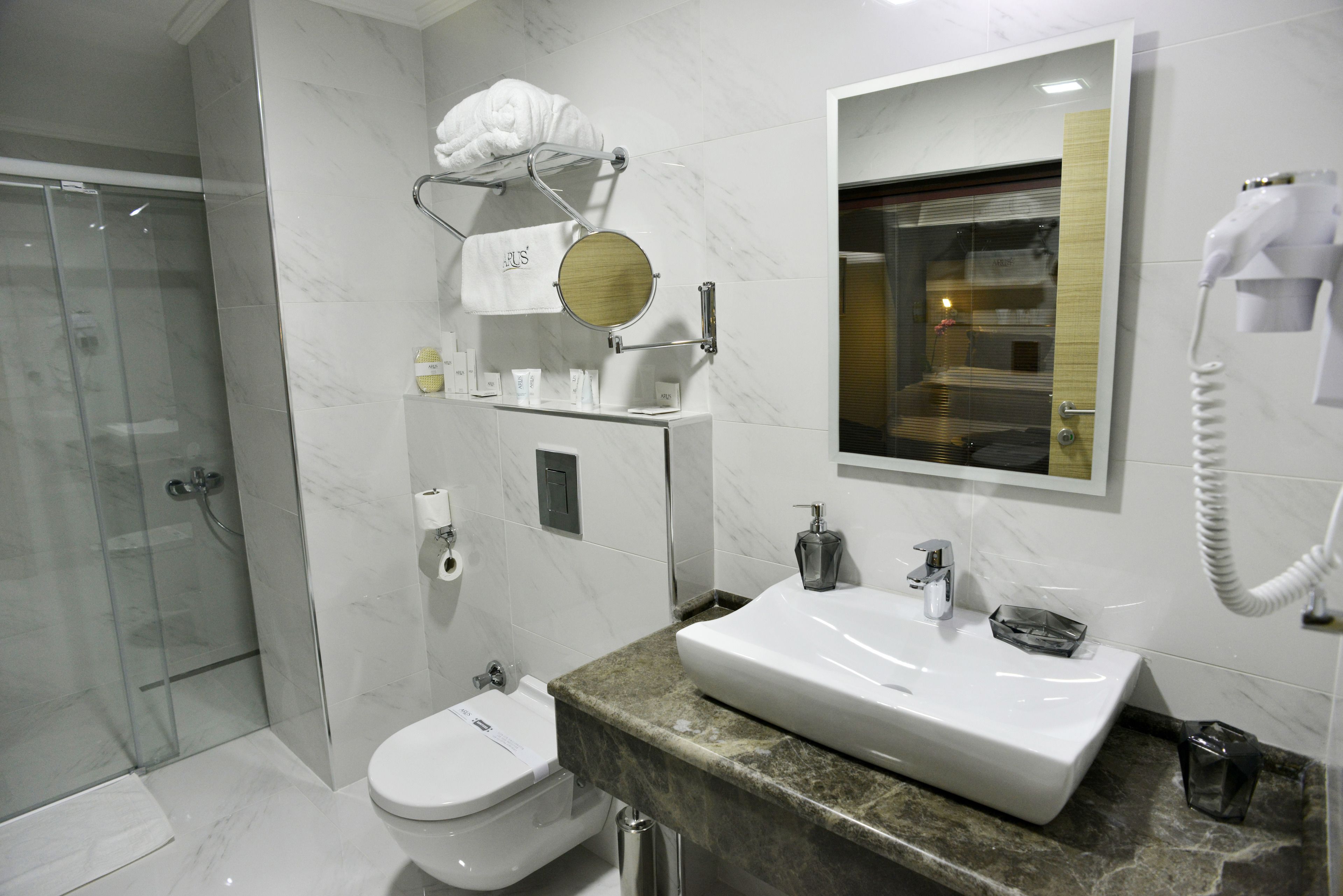 shower, rainfall showerhead, free toiletries, hair dryer