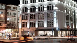 A multi-story hotel with a prominent sign reading "ARUS OTEL". - Arus Hotel (Eskisehir)