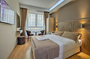 Economy Double Room, 1 Double Bed | Premium bedding, Select Comfort beds, minibar, in-room safe