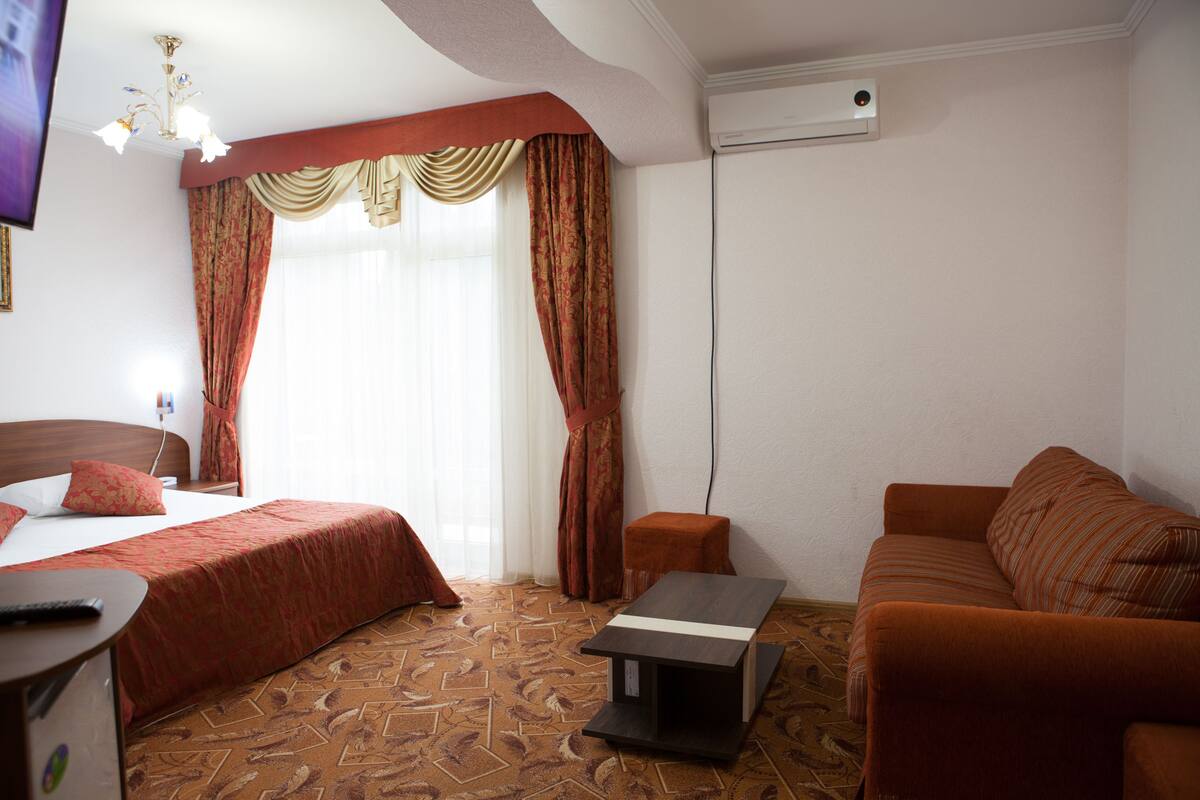 Premium bedding, in-room safe, blackout curtains, iron/ironing board