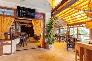 Bar (on property) - Dubai Hotel (Sirius)