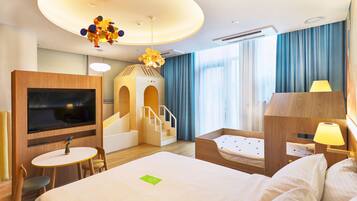 Kids Suite | Down comforters, minibar, in-room safe, desk