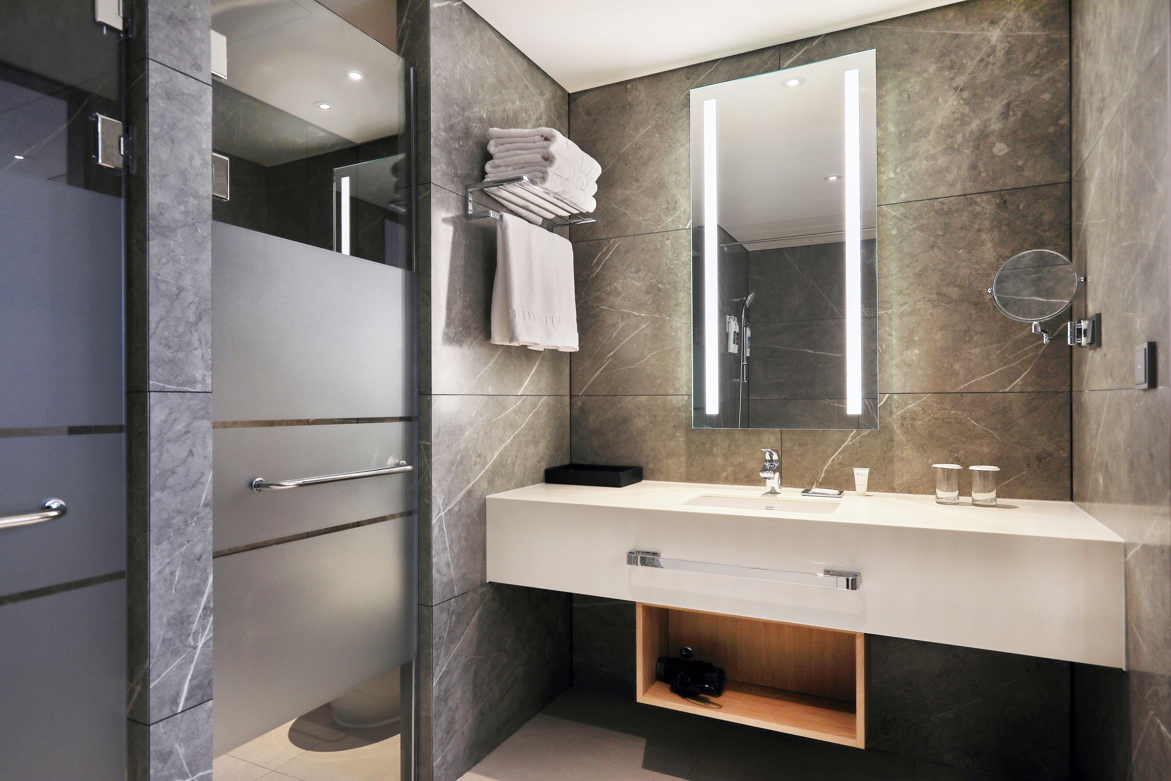 deluxe ondol suite | down duvets, minibar, in-room safe, desk