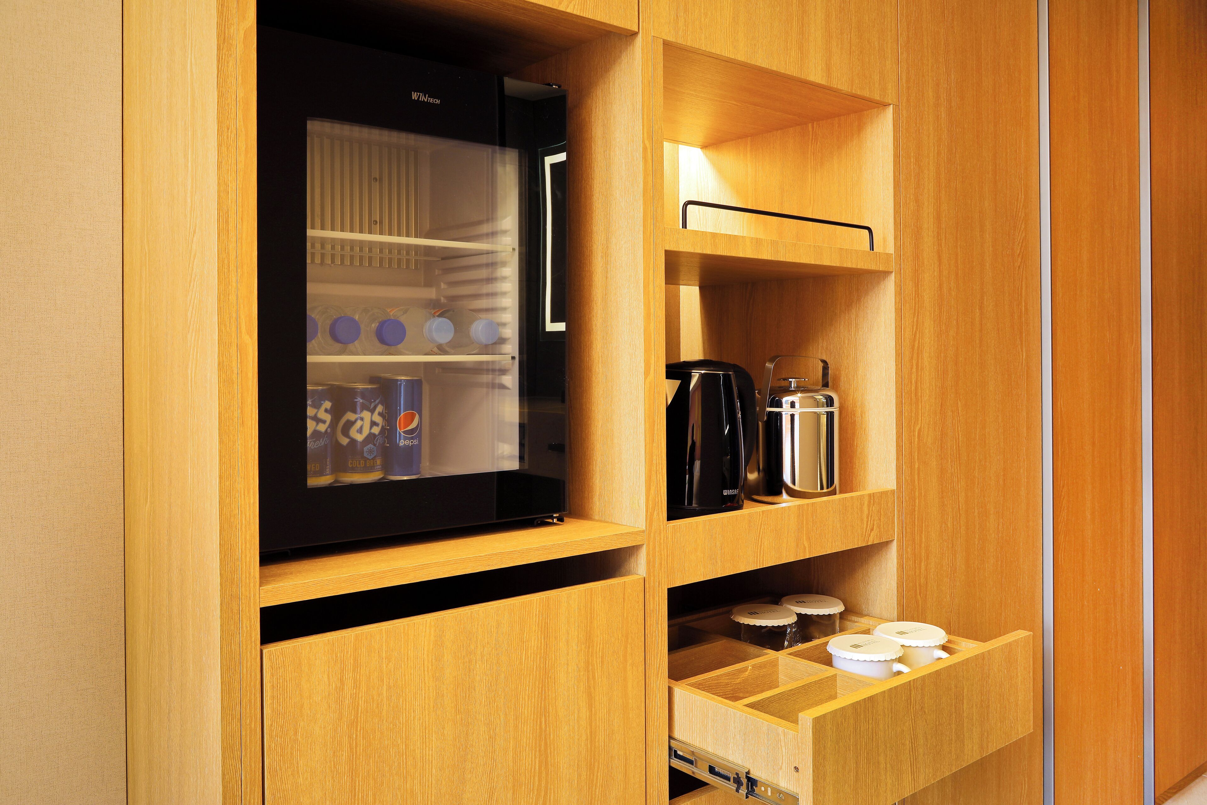 deluxe family twin | down duvets, minibar, in-room safe, desk