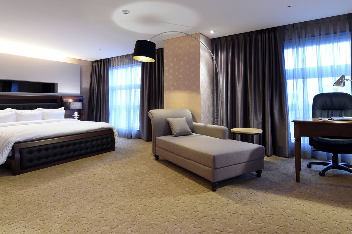 royal suite | down duvets, minibar, in-room safe, desk