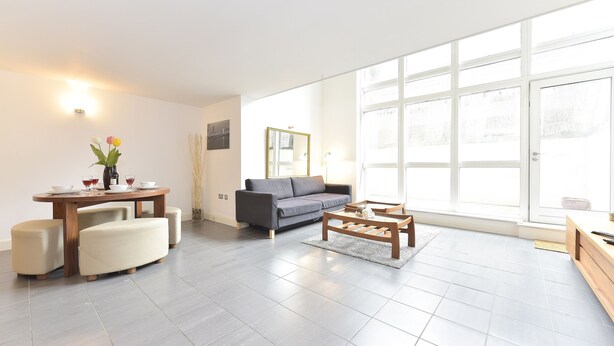 Interior detail - Glorious City Apartments (London)