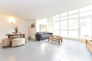 Interior detail - Glorious City Apartments (London)
