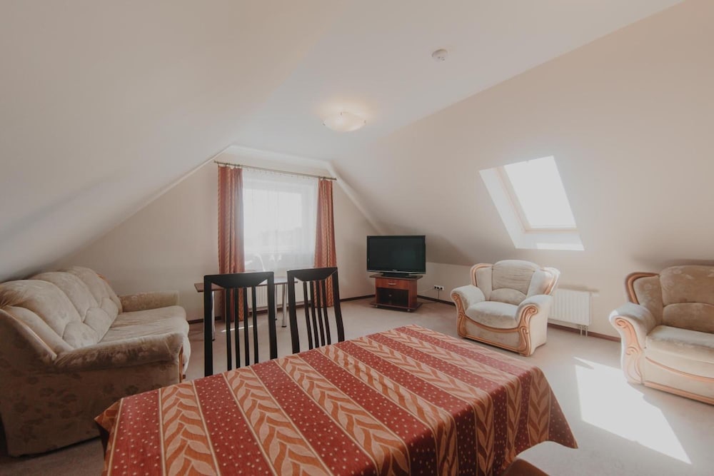 Hotel Cesarski by null