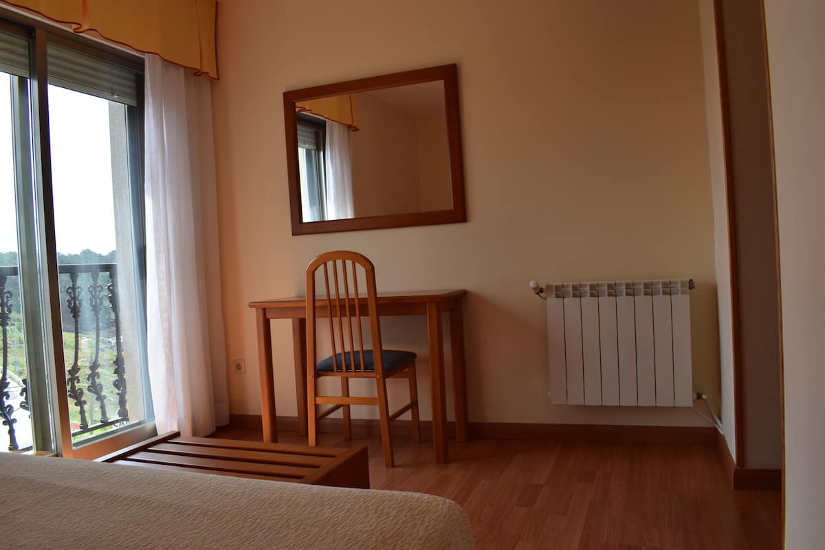 standard room | desk, soundproofing, free wifi, bed sheets