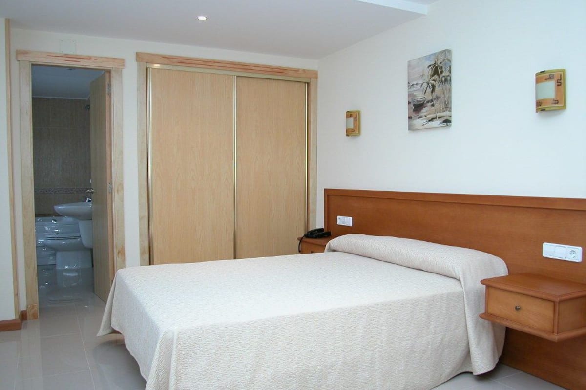 Standard Room | Desk, soundproofing, WiFi (free), bed sheets
